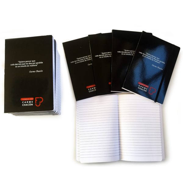 Libreta negra tapa blanda frase Carme Chacon